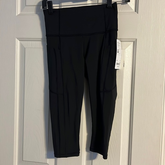 NWT Athleta Black Ultimate Stash Pocket Crop Leggings Capri  Size XS - Picture 4 of 6